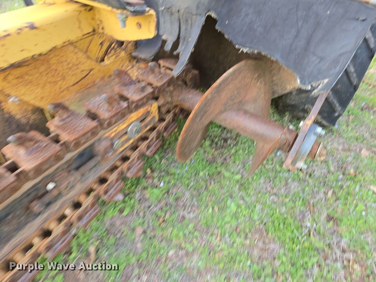 image for item EN3611 2000 Vermeer V2050 trencher