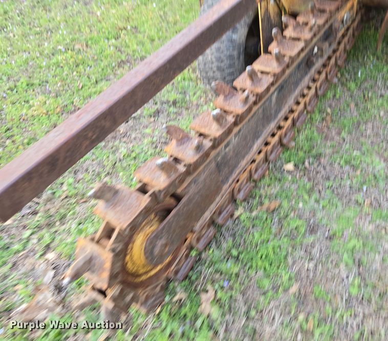 image for item EN3611 2000 Vermeer V2050 trencher