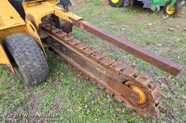 image for item EN3611 2000 Vermeer V2050 trencher