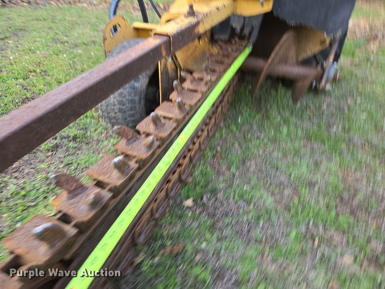 image for item EN3611 2000 Vermeer V2050 trencher