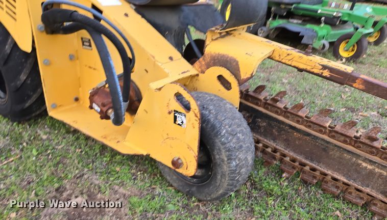image for item EN3611 2000 Vermeer V2050 trencher
