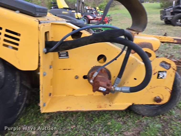 image for item EN3611 2000 Vermeer V2050 trencher