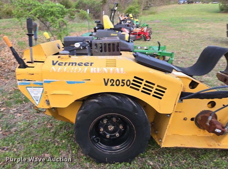 image for item EN3611 2000 Vermeer V2050 trencher