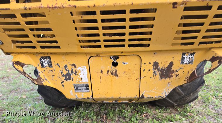 image for item EN3611 2000 Vermeer V2050 trencher