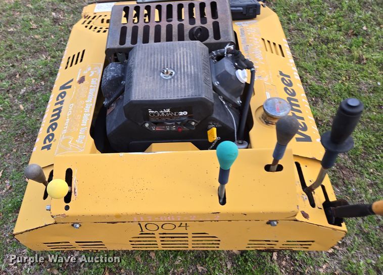 image for item EN3611 2000 Vermeer V2050 trencher