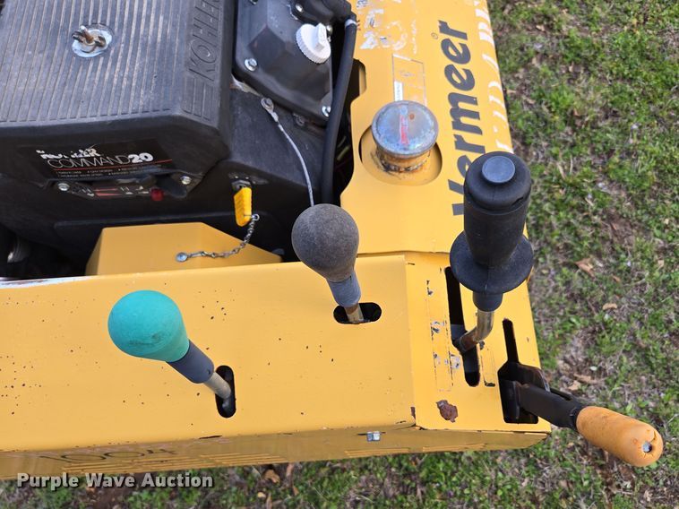 image for item EN3611 2000 Vermeer V2050 trencher