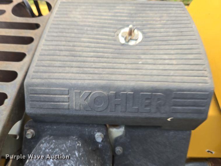 image for item EN3611 2000 Vermeer V2050 trencher