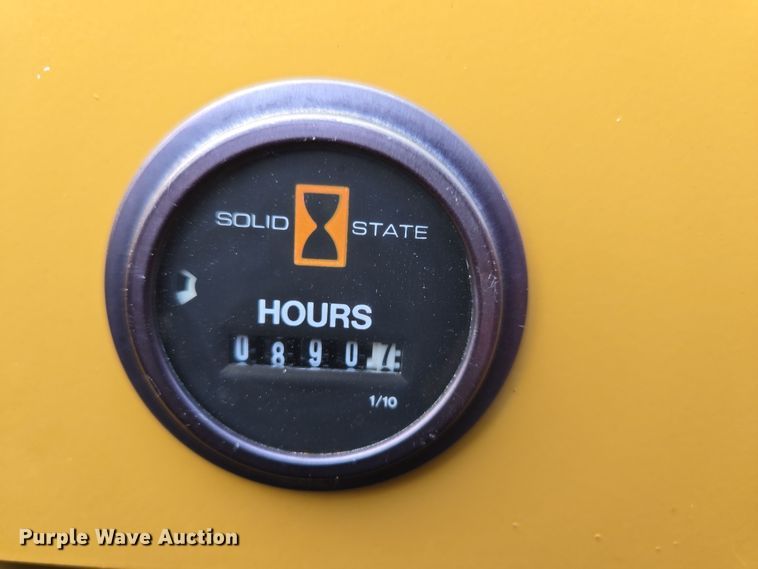 image for item EN3611 2000 Vermeer V2050 trencher