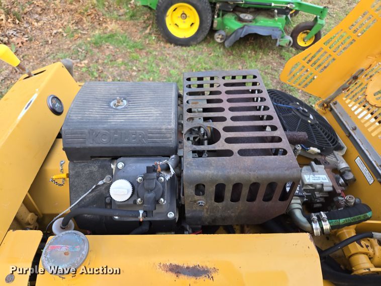 image for item EN3611 2000 Vermeer V2050 trencher