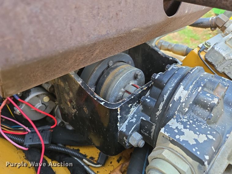 image for item EN3611 2000 Vermeer V2050 trencher