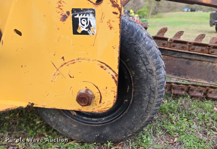 image for item EN3611 2000 Vermeer V2050 trencher