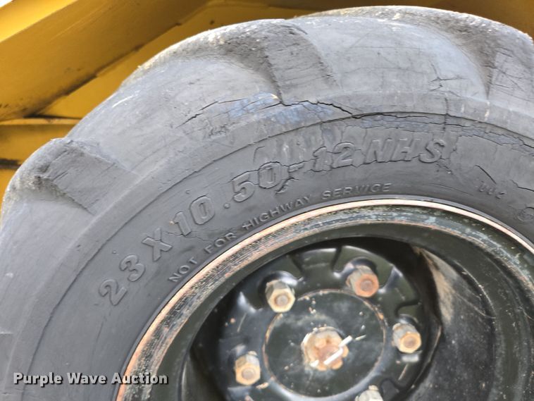 image for item EN3611 2000 Vermeer V2050 trencher