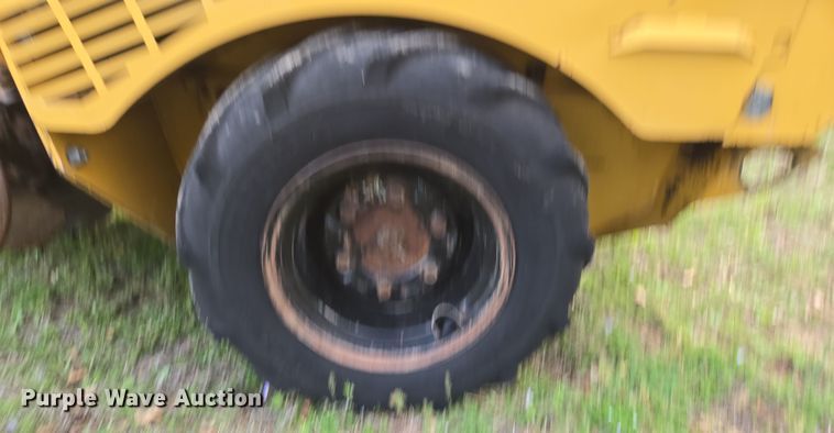 image for item EN3611 2000 Vermeer V2050 trencher