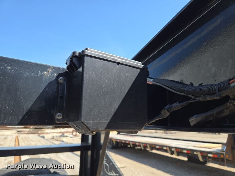 image for item EN8893 2018 Load Trail equipment trailer