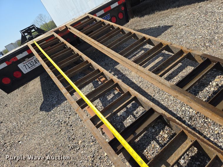 image for item EN8893 2018 Load Trail equipment trailer