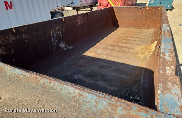 image for item EN8901 Roll off container