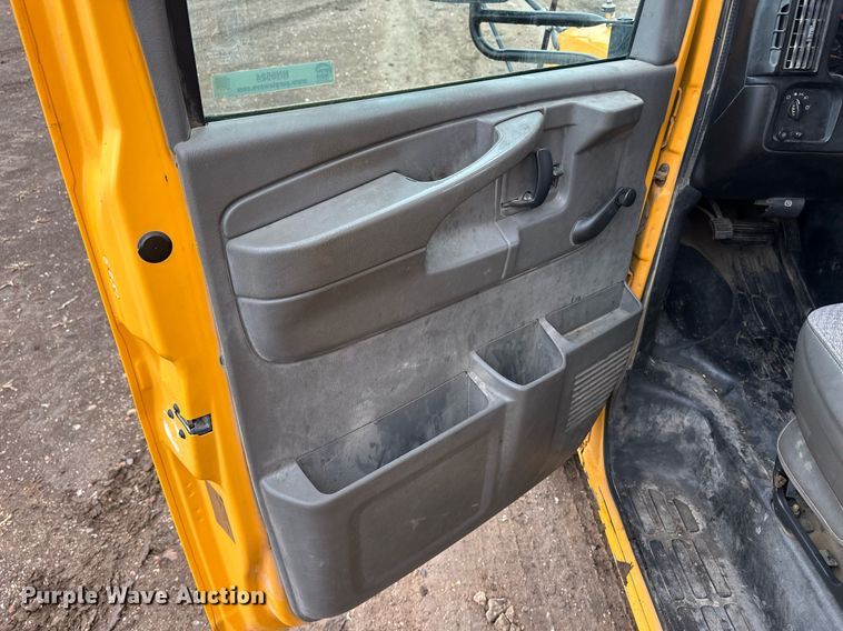 image for item EQ4542 2007 Chevrolet Express G3500 school bus