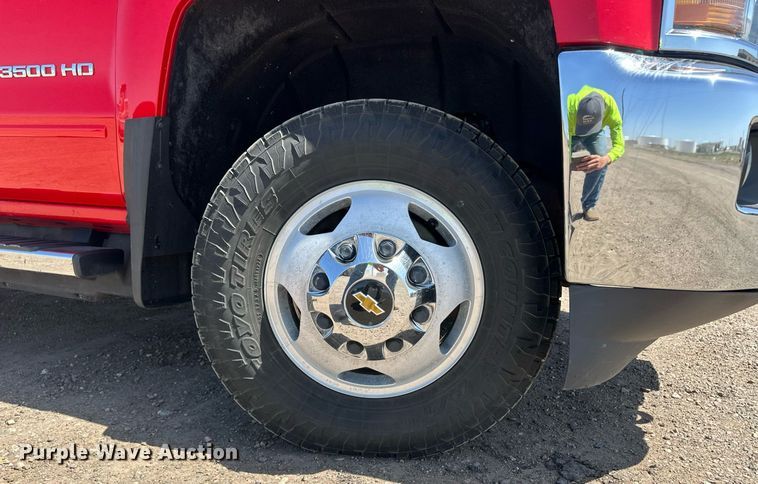 image for item EQ4584 2019 Chevrolet Silverado 3500HD LT Crew Cab pickup truck