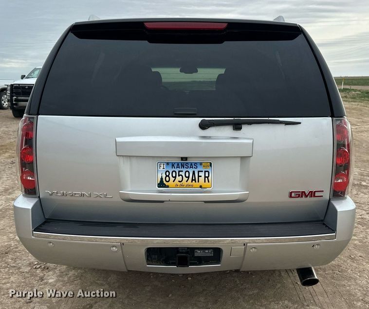 image for item EQ4591 2013 GMC Yukon Denali XL SUV