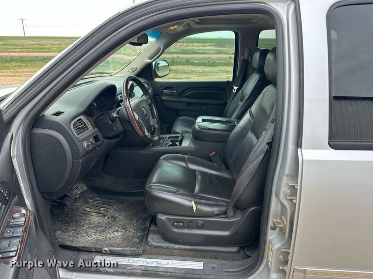 image for item EQ4591 2013 GMC Yukon Denali XL SUV