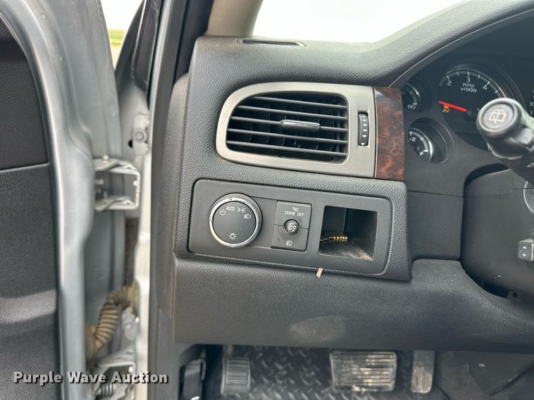 image for item EQ4591 2013 GMC Yukon Denali XL SUV