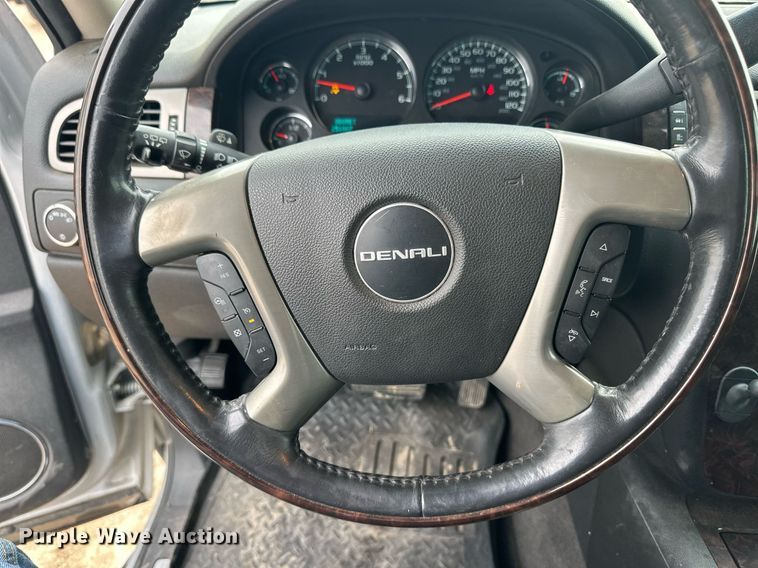 image for item EQ4591 2013 GMC Yukon Denali XL SUV