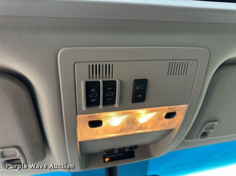 image for item EQ4591 2013 GMC Yukon Denali XL SUV