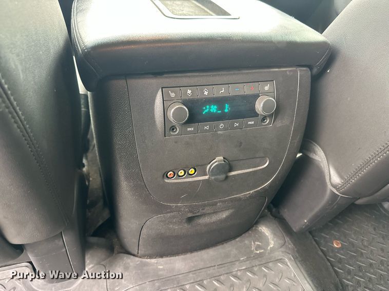 image for item EQ4591 2013 GMC Yukon Denali XL SUV