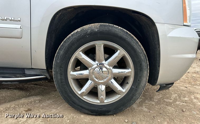 image for item EQ4591 2013 GMC Yukon Denali XL SUV