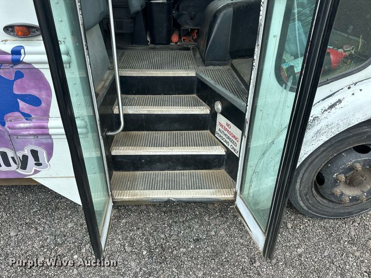 image for item EQ4592 1995 International school bus