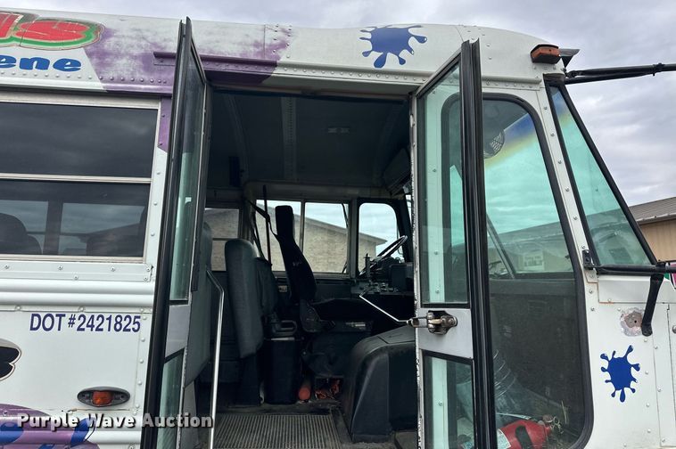 image for item EQ4592 1995 International school bus