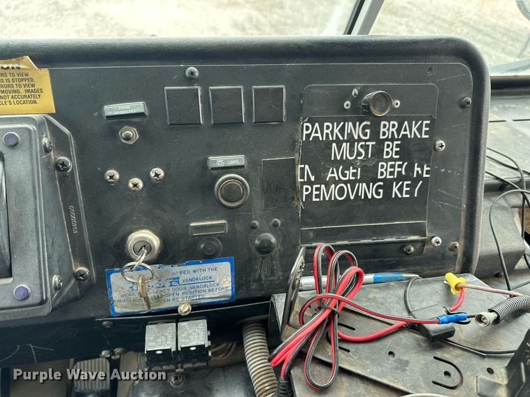 image for item EQ4592 1995 International school bus