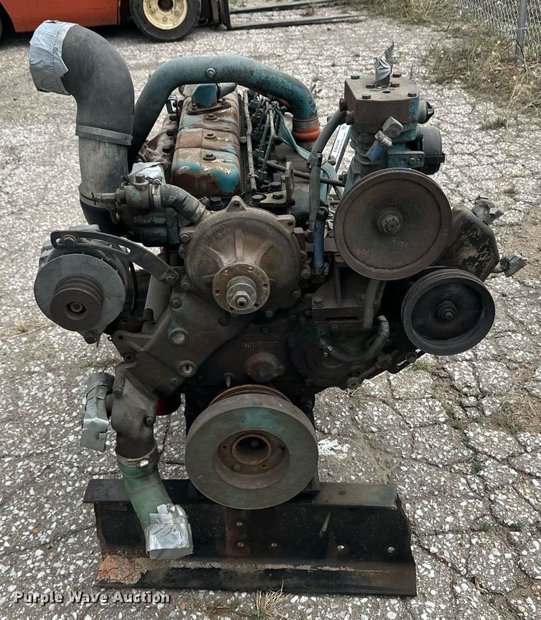 image for item EQ4598 International DT466 engine