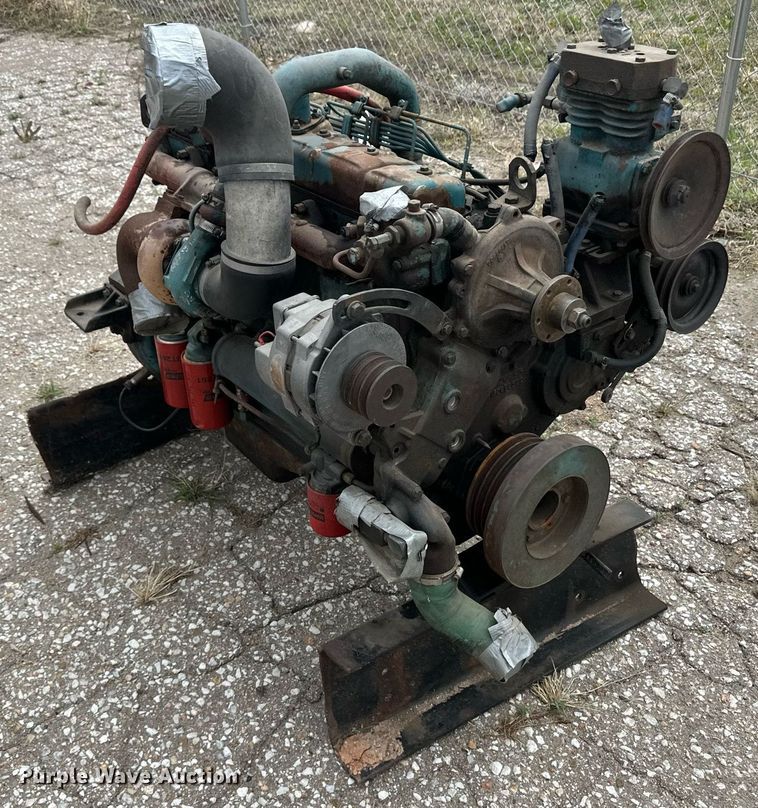 image for item EQ4598 International DT466 engine