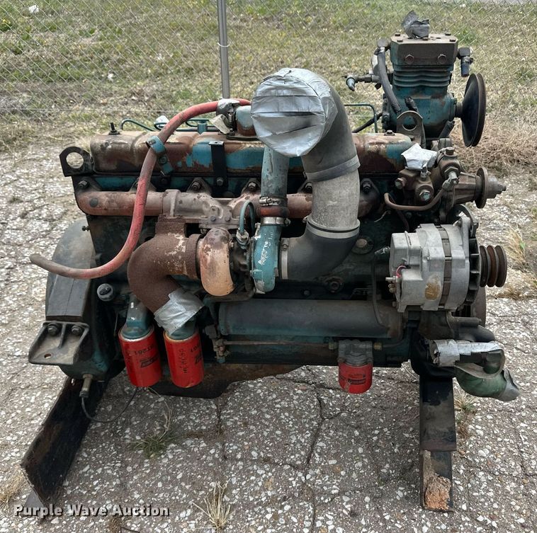 image for item EQ4598 International DT466 engine