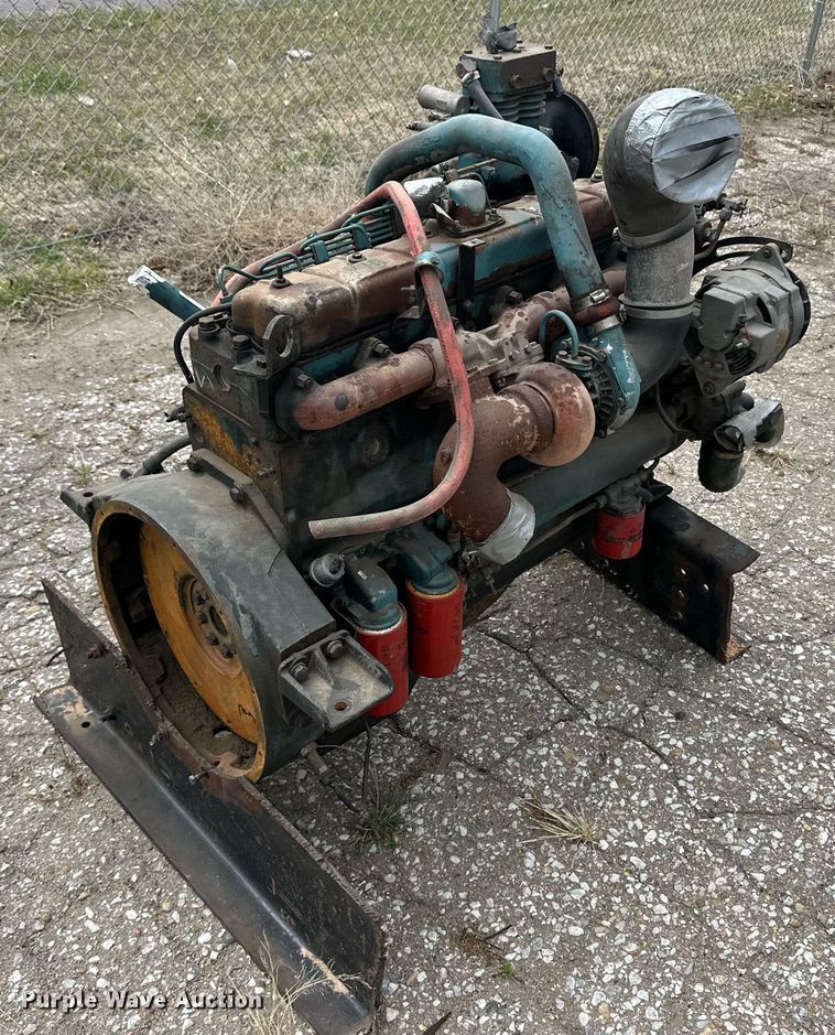 image for item EQ4598 International DT466 engine