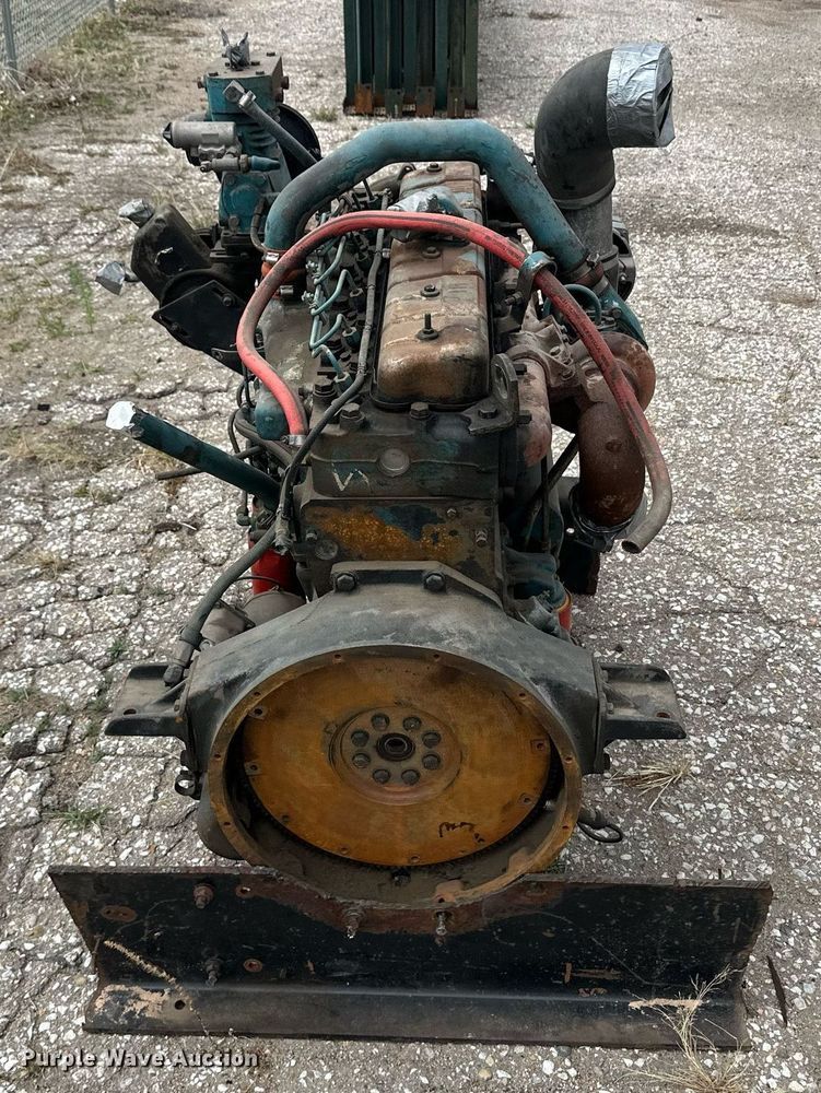 image for item EQ4598 International DT466 engine