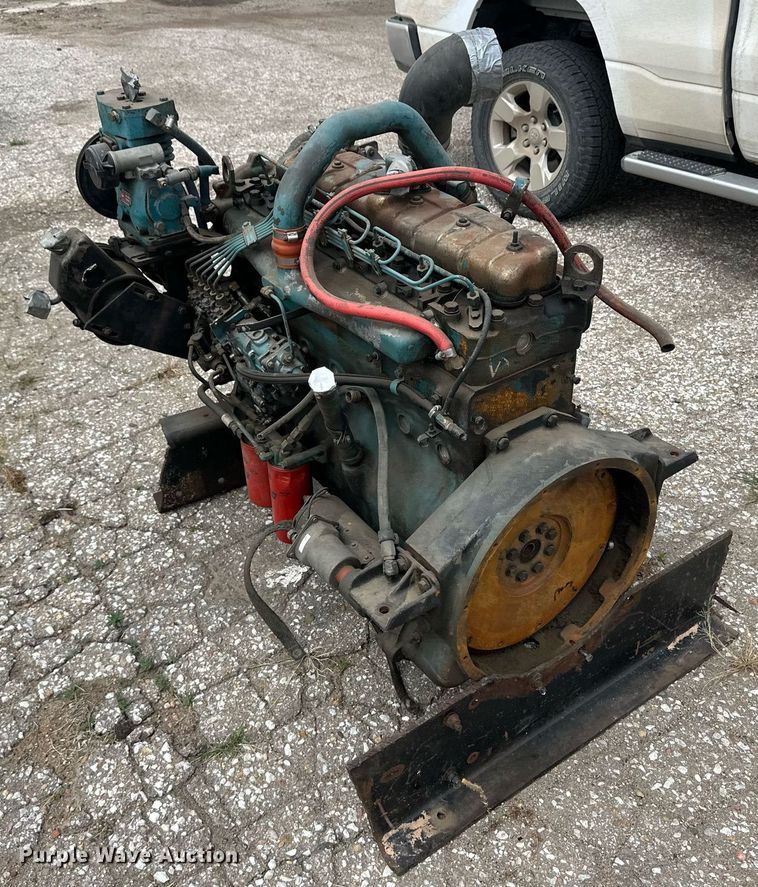 image for item EQ4598 International DT466 engine