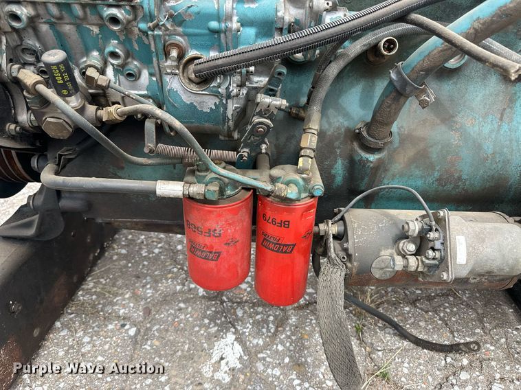 image for item EQ4598 International DT466 engine