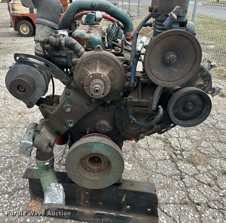 image for item EQ4598 International DT466 engine