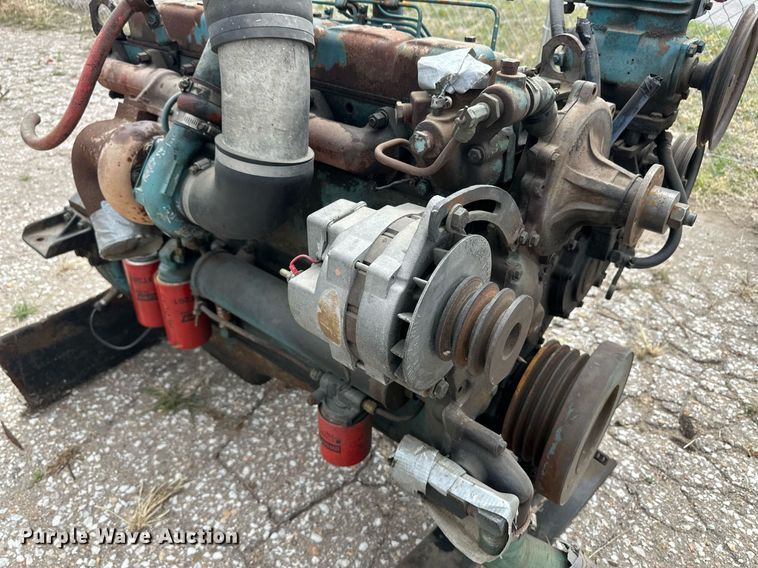 image for item EQ4598 International DT466 engine