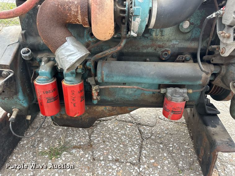 image for item EQ4598 International DT466 engine