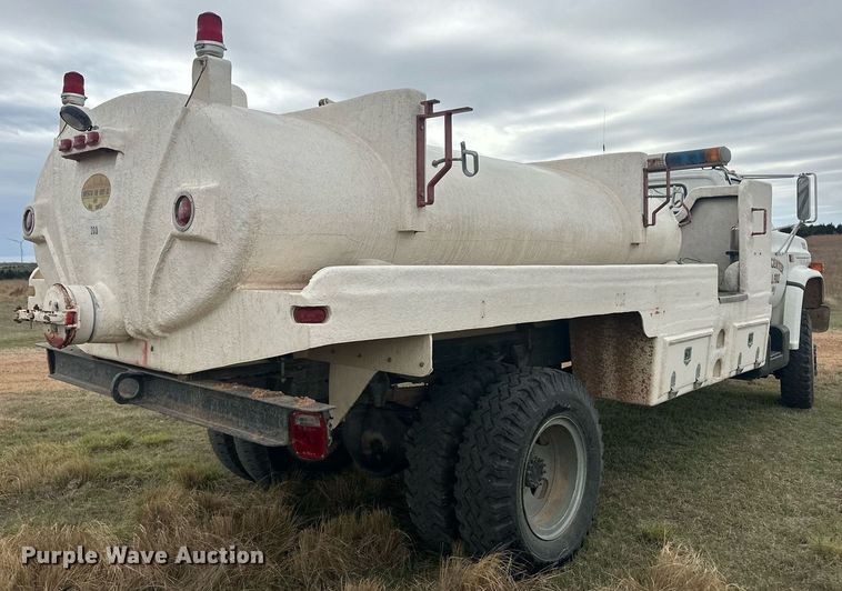 image for item ER8996 1981 GMC 7000 tank truck
