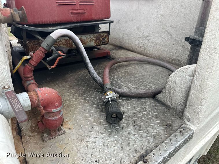 image for item ER8996 1981 GMC 7000 tank truck