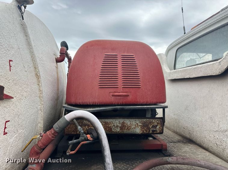 image for item ER8996 1981 GMC 7000 tank truck