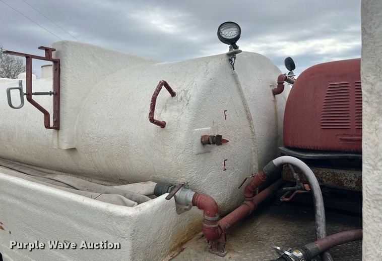 image for item ER8996 1981 GMC 7000 tank truck