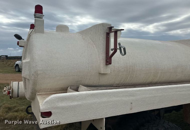 image for item ER8996 1981 GMC 7000 tank truck