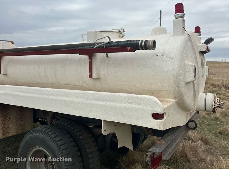 image for item ER8996 1981 GMC 7000 tank truck