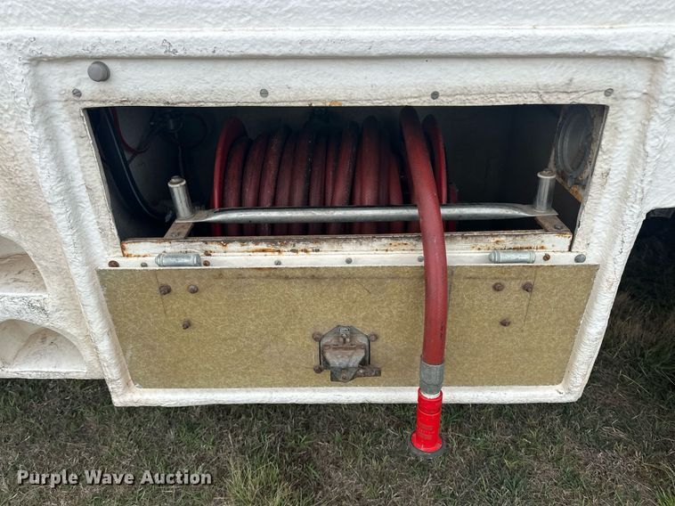 image for item ER8996 1981 GMC 7000 tank truck