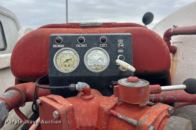 image for item ER8996 1981 GMC 7000 tank truck